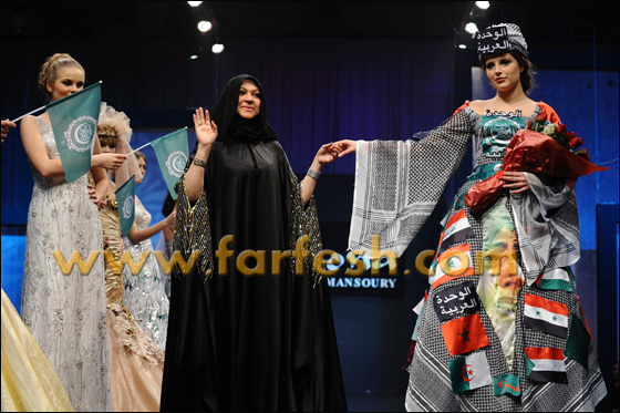 المصممة الإماراتية منى دعت زعماء العرب للوحدة العربية المصممة الإماراتية منى دعت زعماء العرب للوحدة العربية