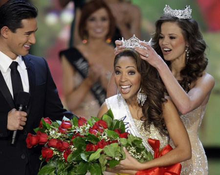 السمراء كاريسا ملكة جمال أميركا لعام 2010 ضد التلفزيون 
