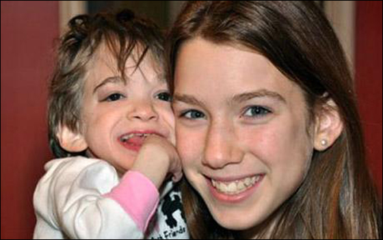تعد سنوات ولكنها لا تكبر! فتاة 17 عاما بحجم طفل رضيع!! تعد سنوات ولكنها لا تكبر! فتاة 17 عاما بحجم طفل رضيع!!