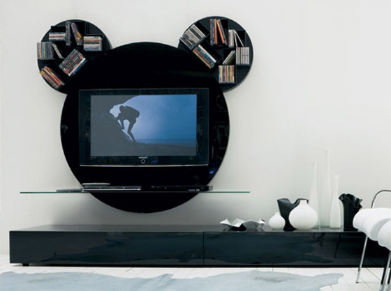 تصميم منضدة تلفزيون على شكل Mickey Mouse