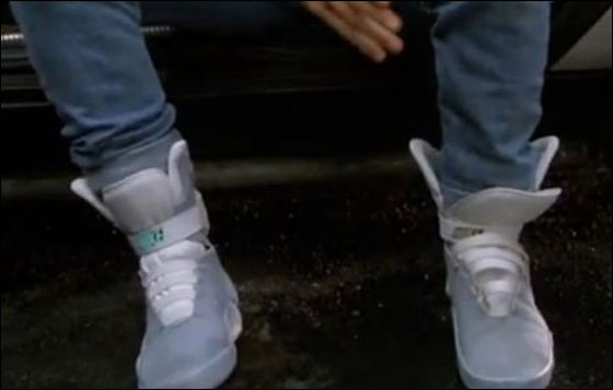 جديد في Nike: آحذية آلية تربط نفسها بنفسها! جديد في Nike: آحذية آلية تربط نفسها بنفسها!
