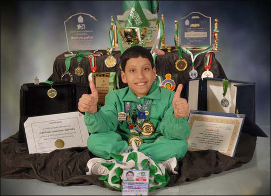 سعودي يتحدى اعاقته.. ويحصد 6 ميداليات في السباحة!! سعودي يتحدى اعاقته.. ويحصد 6 ميداليات في السباحة!!
