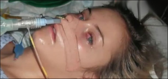 معجزة: مراهقة تستعيد صحتها بعد اصابتها بالشلل اثر تثقيب اذنها! معجزة: مراهقة تستعيد صحتها بعد اصابتها بالشلل اثر تثقيب اذنها!