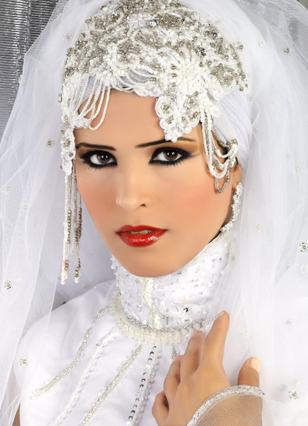 للمحجبات المقبلات على الزفاف.. اليكن مجموعة لفات طرح رائعة