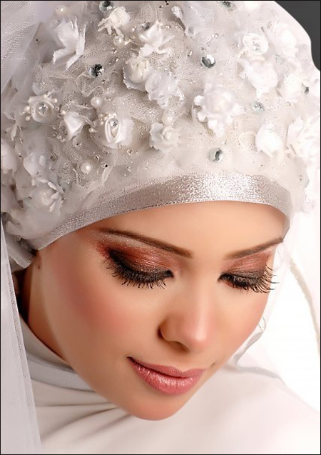 للمحجبات المقبلات على الزفاف.. اليكن مجموعة لفات طرح رائعة