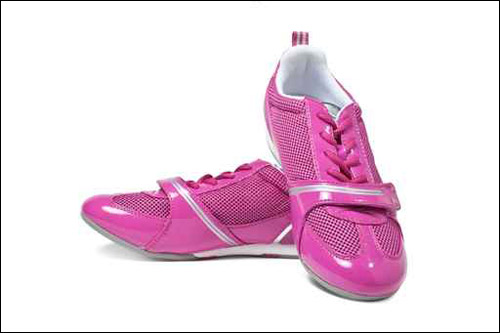 لتظهروا بأجمل طلة.. اليكم احذية رياضية جميلة! 