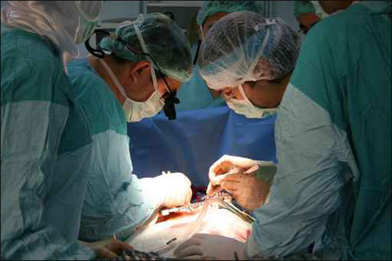 ايطاليا: اجراء اول عملية قلب مفتوح لرجل في الـ100!! ايطاليا: اجراء اول عملية قلب مفتوح لرجل في الـ100!!