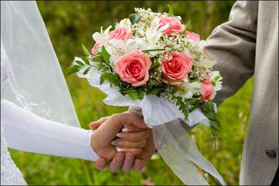 اليكن.. مجموعة رائعة من باقات الورود للعرائس!!! 