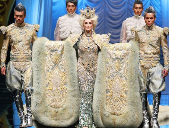 كارمين ديل في الثمانين من عمرها وما تزال عارضة أزياء كارمين ديل في الثمانين من عمرها وما تزال عارضة أزياء
