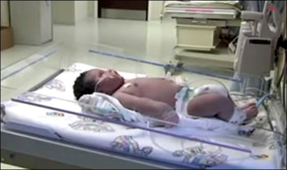 تكساس: ولادة اضخم مولود يزن 7 كغم متخطيا توقعات الاطباء!! تكساس: ولادة اضخم مولود يزن 7 كغم متخطيا توقعات الاطباء!!