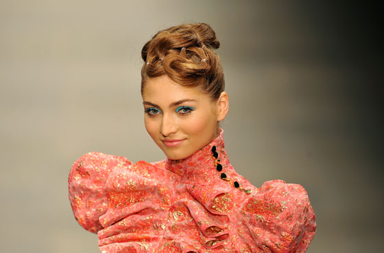 اليكم.. ارقى تصاميم الملابس لنهاية صيف 2011!!