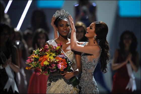 ملكة جمال الكون لعام 2011 متهمة بتزوير وثائقها الرسمية!! ملكة جمال الكون لعام 2011 متهمة بتزوير وثائقها الرسمية!!