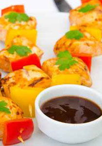 اليك طريقة لتحضير اسياخ موزاريلا مع البندورة اليك طريقة لتحضير اسياخ موزاريلا مع البندورة