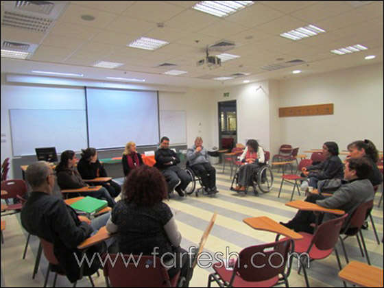 المنارة تشارك في مؤتمر مميز حول الإعاقة والفقر في كلية تل حاي