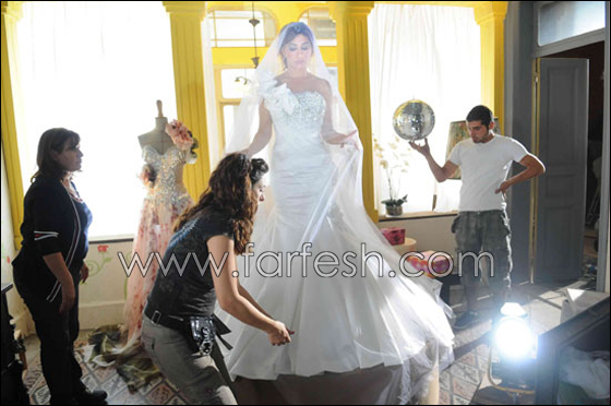 تحول فستان نجوى كرم بأغنية "ايديك" الى موضة افراح 2011 تحول فستان نجوى كرم بأغنية "ايديك" الى موضة افراح 2011